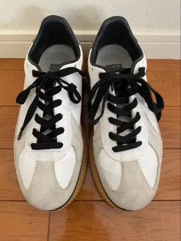 오니츠카타이거 데레시티 24.0