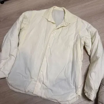 알뜰한 가격! 데상트 나일론 자켓 크림색 버튼 포함