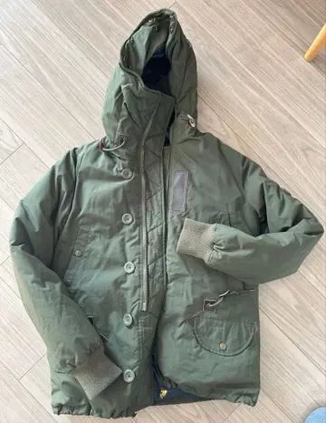 빔즈 올리브 그린 후드 부착 다운 자켓