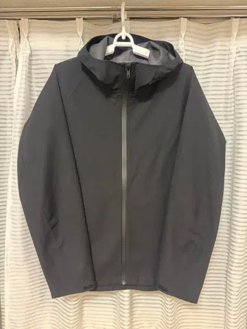 2025년 모델 UNIQLO 블록 테크 후드티 블랙 M 사이즈