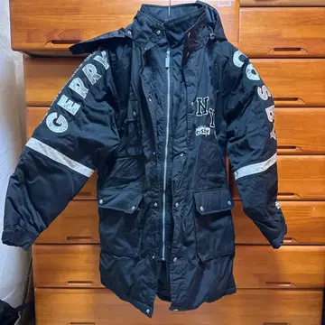 코스비 90s 후드 부착 블랙 스포츠 코트