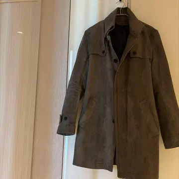 허리 벨트 포함 그레이 트렌치코트