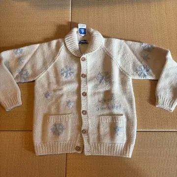 새상품 크림색 니트 가디건 눈꽃 자수
