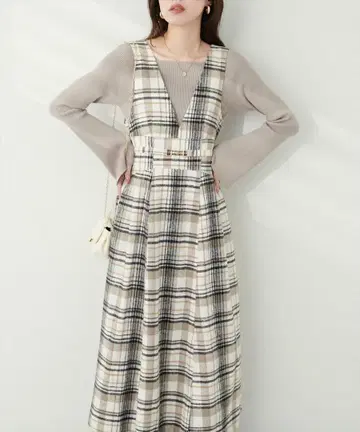 비트 벨트 포함 V넥 점프 스커트