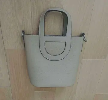 그레이 핸드백 루프 핸들