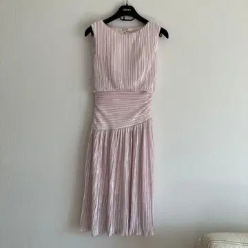 슬리브리스 무릎 기장 원피스