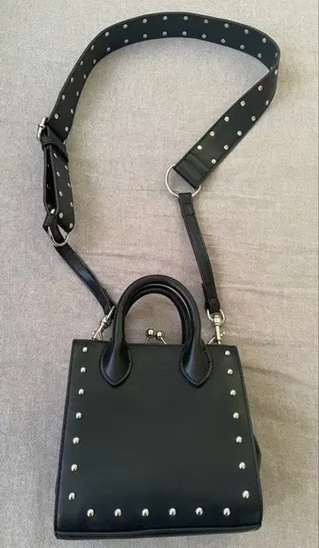 moussy 2way 백 스터드 장식 블랙 가죽