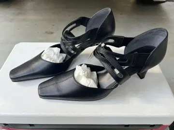 유키코 키미지마 비스 관혼상제 펌프스 블랙 가죽 24.5