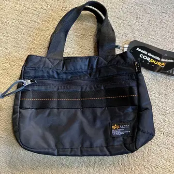 알파 인더스트리즈 백