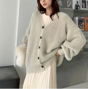 새상품급 벌스데이 바쉬 샤기 니트 가디건 베이지 계열