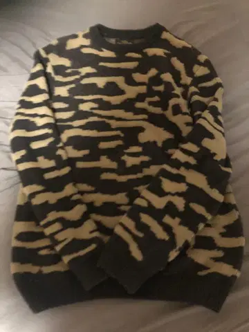 새상품급 ZARA 카모 패턴 스웨터 M 사이즈