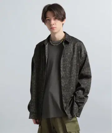 HARE 다크 아라베스크 프린트 셔츠