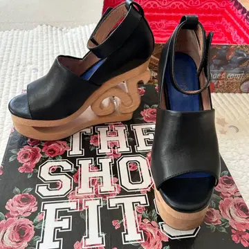 제프리 캠벨 스케이트 힐 스트랩 샌들