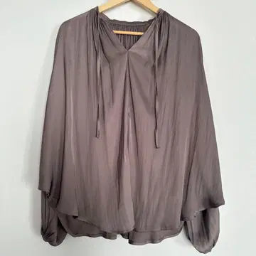 LAGUNAMOON 새틴 블라우스 그레이지