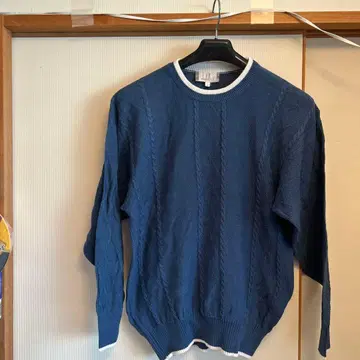네이비 케이블 짜임 스웨터