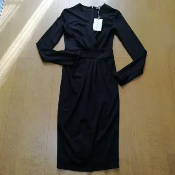 살바토레 페라가모 Ferragamo 블랙 컬러 울 원피스 미사용품