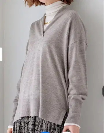 23구 V넥 스웨터