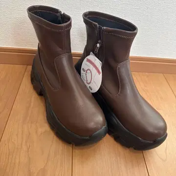 브라운 통굽 숏부츠 3L