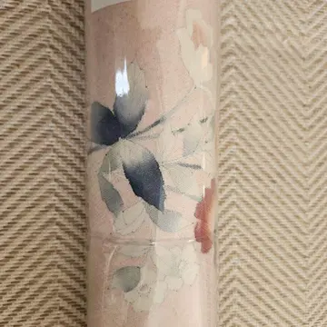 연한 핑크색 꽃무늬 호몬기