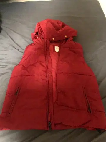 GAP 버건디 다운 베스트 M 사이즈