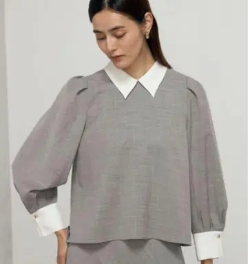 노리즈 워셔블 화이트 카라 뒷 절개 블라우스