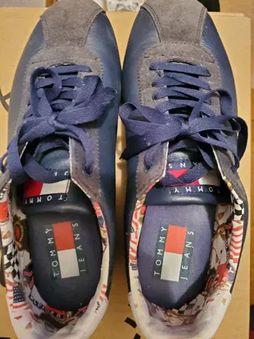 TOMMY JEANS 네이비 스니커즈