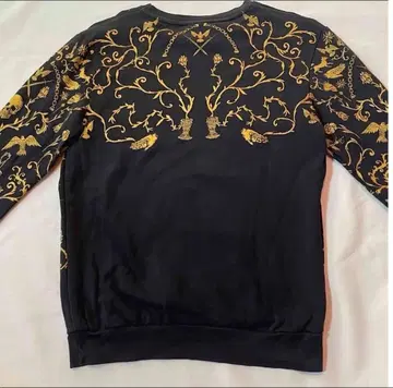 ZARA 골드 컬러 장식의 블랙 크루넥 맨투맨 트레이닝복