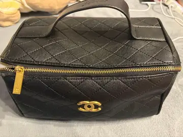 브랜드 불문, 재구매 고객 대상. 내용물도 외부도 모두 천연 가죽 사양.