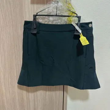 데상트 골프 이너 포함 스커트 블랙 M 사이즈