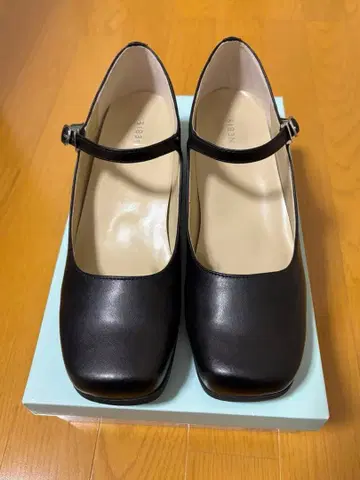 BENEBIS 오블리크 투 스트랩 펌프스 24cm