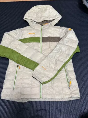 마모트 다운 자켓 후드 부착