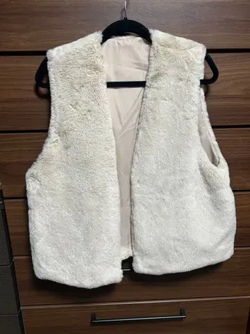 아이보리 퍼 베스트 M 사이즈