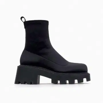 귀여운 ZARA 트랙 밑창 패브릭 숏부츠 37