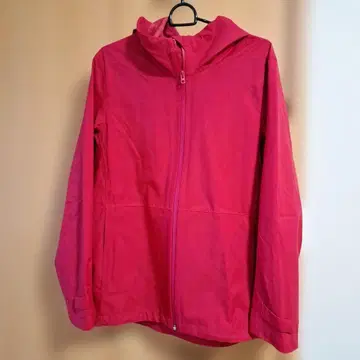 유니클로 프로테크 후드티 빨간색