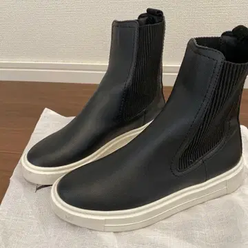 ZARA 스니커즈 부츠