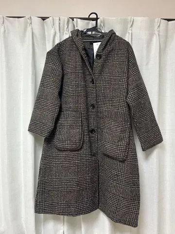 체크 무늬 후드 부착 코트