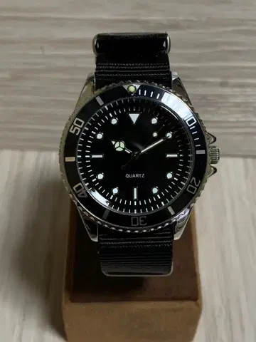 [ 미사용 ] 다이버즈 워치 NATO 벨트 손목시계 쿼츠