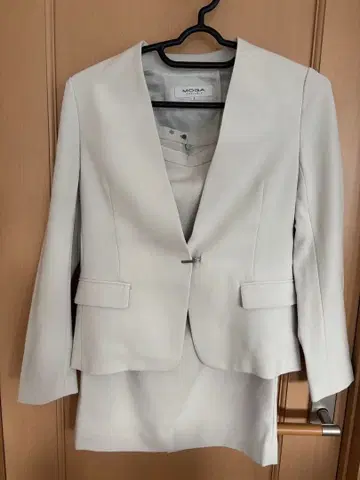 MOGA 세탁 가능 화이트 베이지 수트 사이즈 2