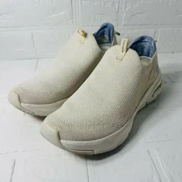 SKECHERS Arch Fit 25cm 슬립온 베이지