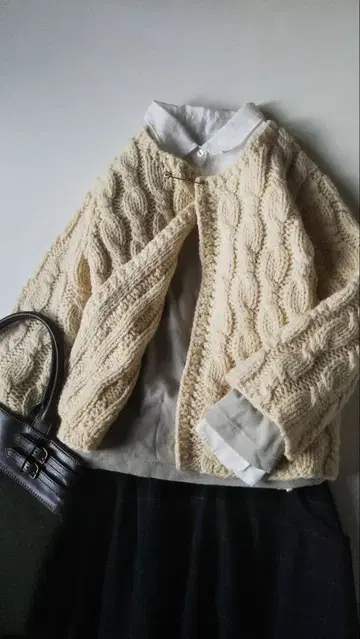 BLACK SHEEP 블랙시프 울 아란 편직 가디건