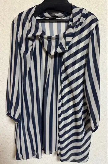 STYLE ME 네이비와 화이트 스트라이프 블라우스