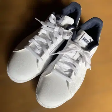 PUMA 화이트 스니커즈 23.5cm