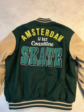 다크 그린 바시티 자켓 가죽 소매