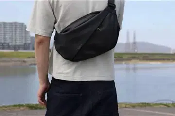 claro 블랙 슬링백