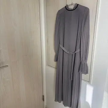 그레이 긴팔 플리츠 원피스