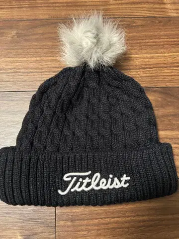 Titleist 폼폼 포함 니트 모자 블랙