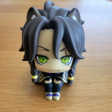 트위스테 룩업 레오나