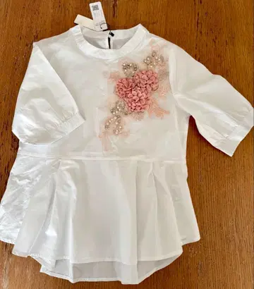 sawa alamode 플라워 자수 화이트 블라우스 7부 소매