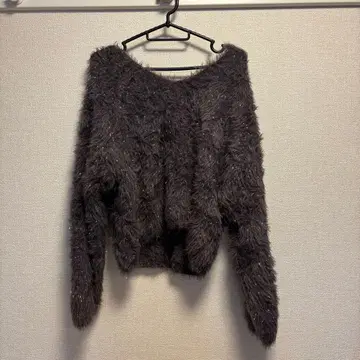 퍼 소재 긴팔 샤기 니트 스웨터