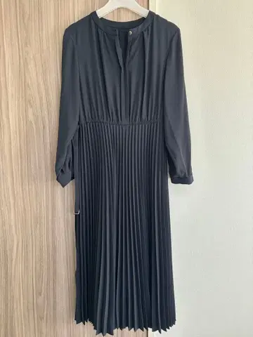 노블 플리츠 원피스